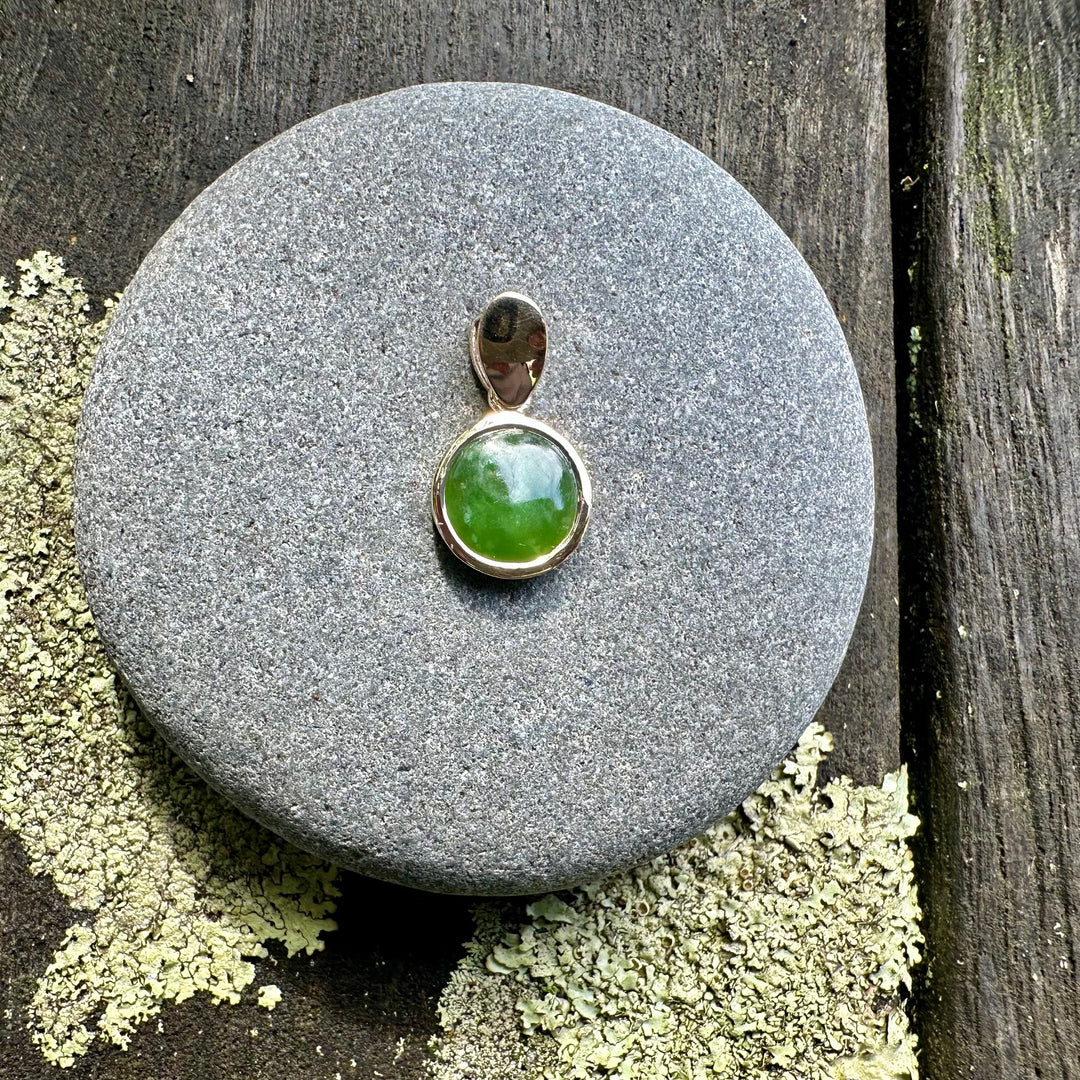 10mm New Zealand greenstone pendant