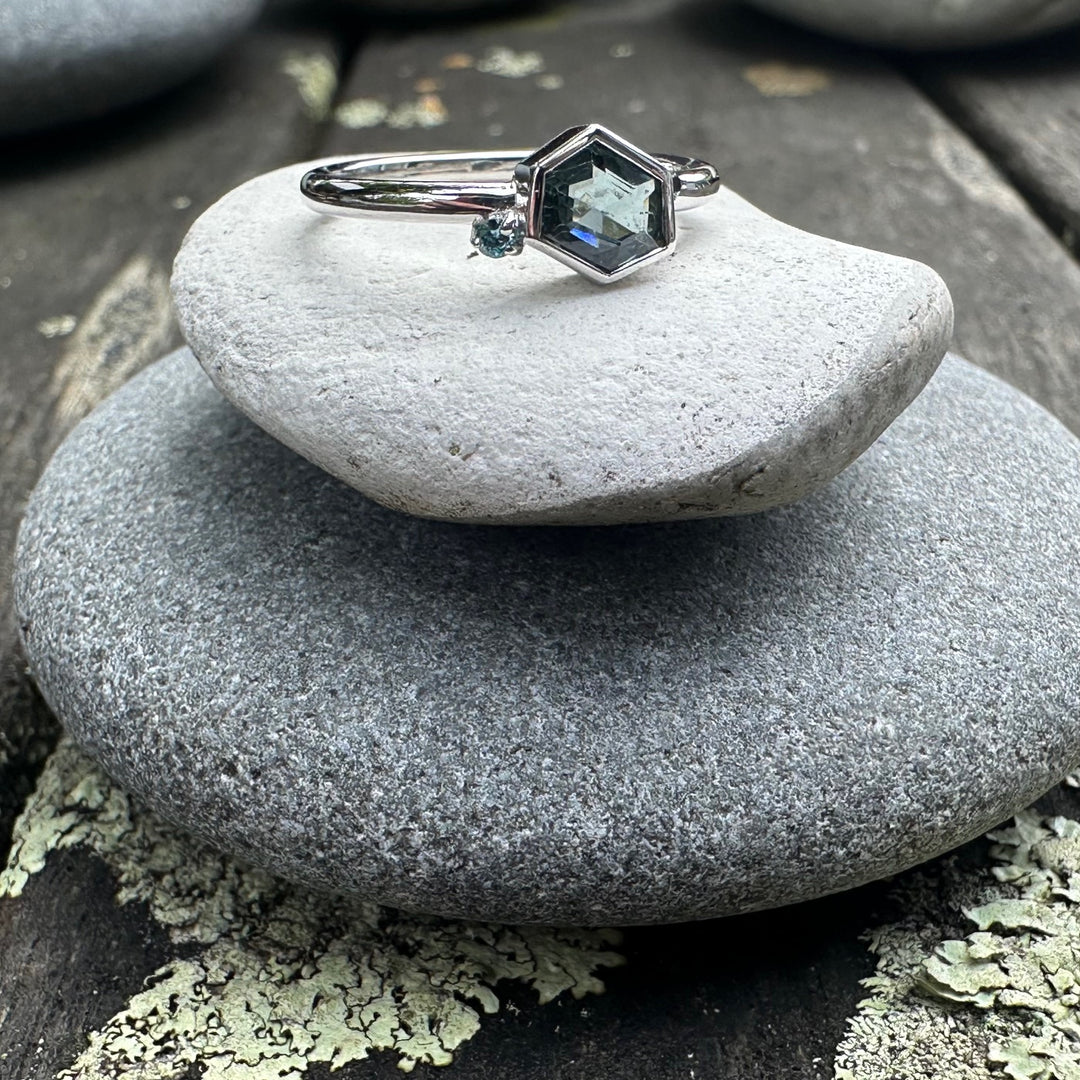 Spinel & blue diamond ring