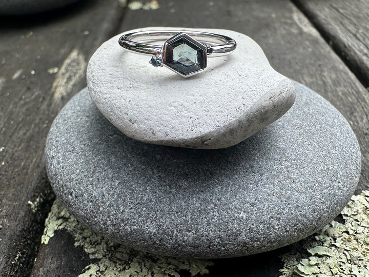 Spinel & blue diamond ring