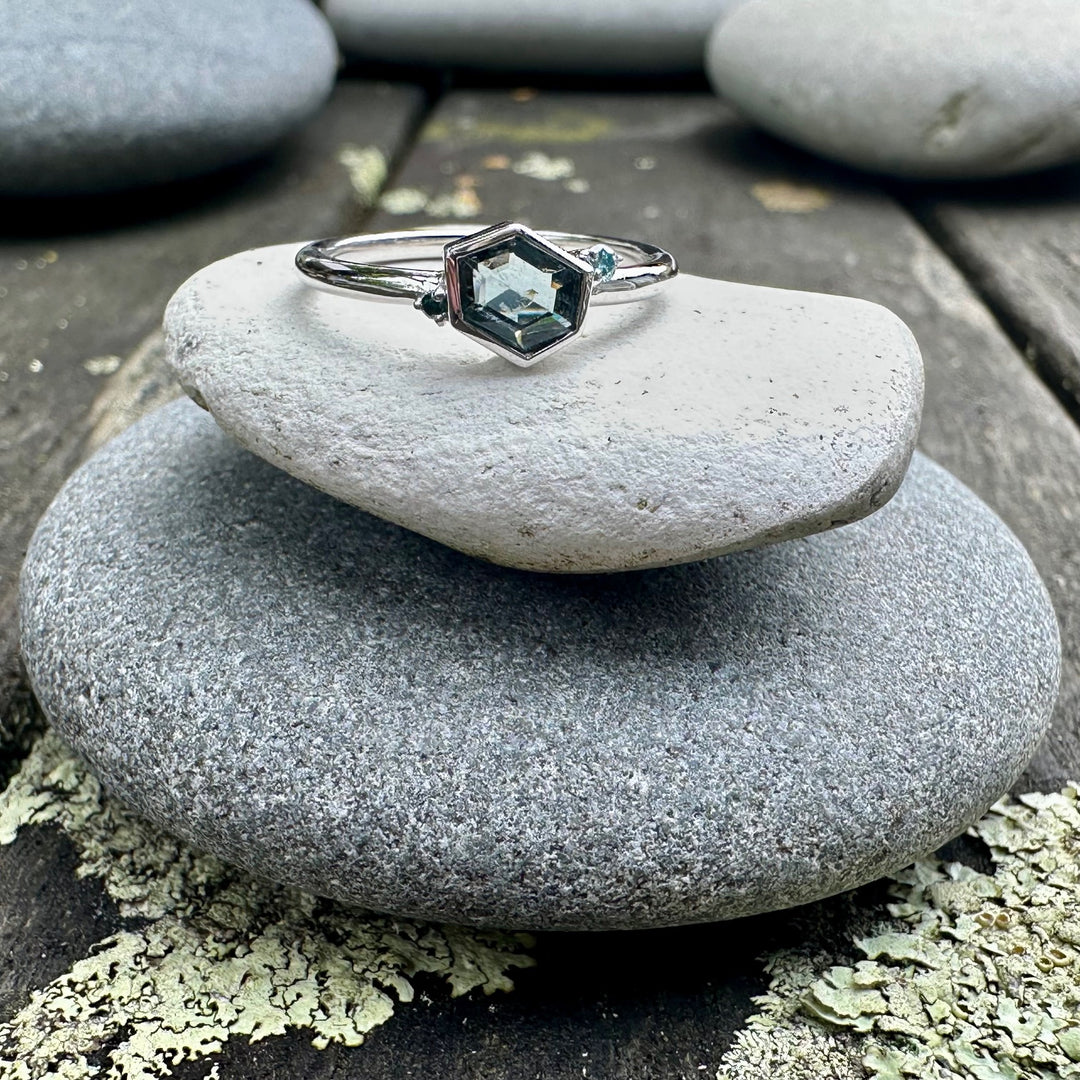 Spinel & blue diamond ring