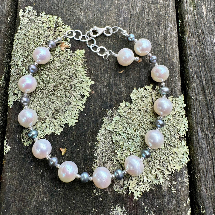 white & gray freshwater pearl bracelet