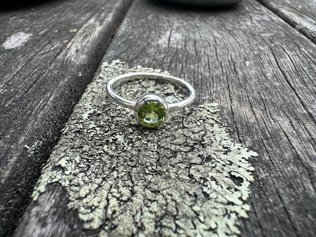 Small peridot ring in sterling silver