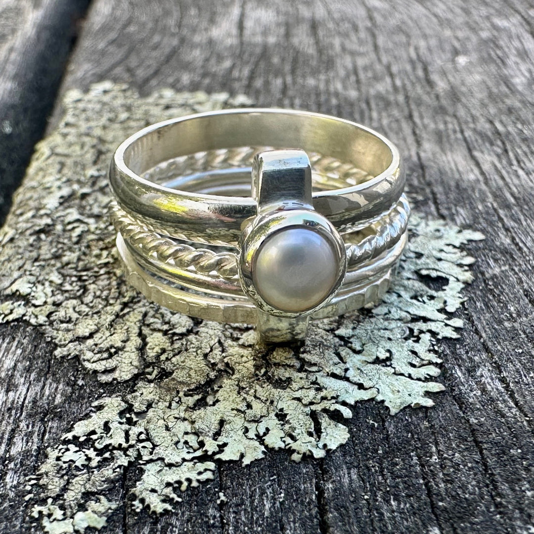 Freshwater pearl fine unity ring