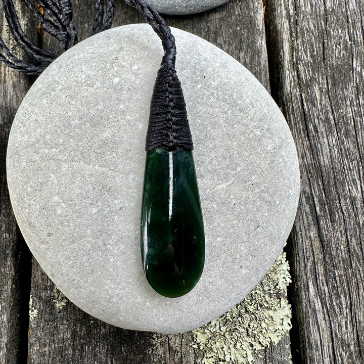 Pepe or small dark NZ greenstone roimata