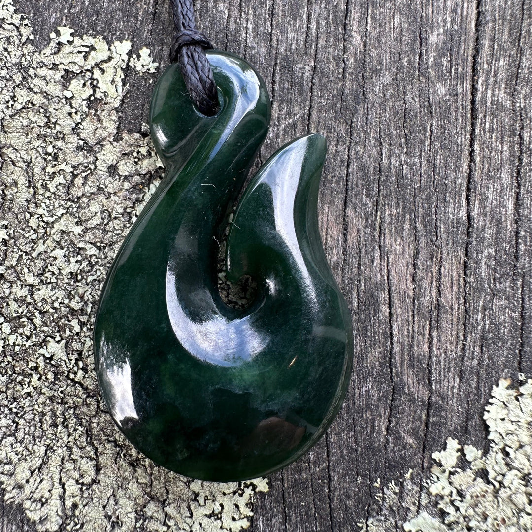 New zealand greenstone matau