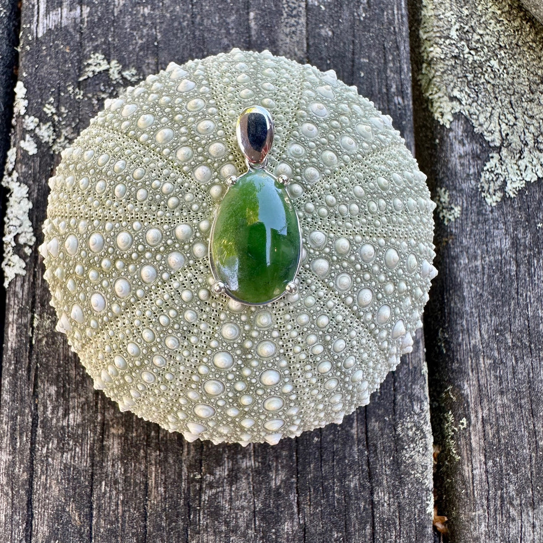 New Zealand greenstone pendant in sterling silver
