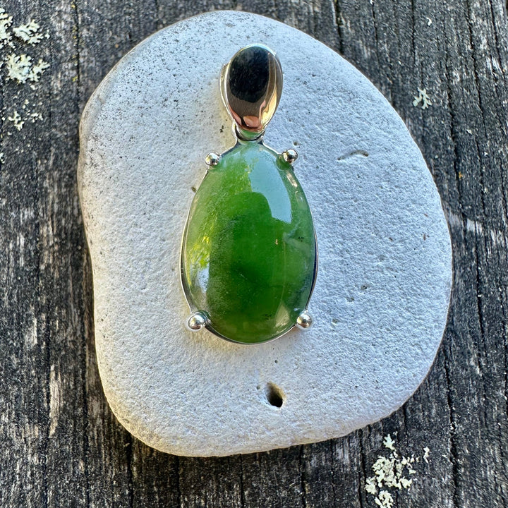 New Zealand greenstone pendant in sterling silver