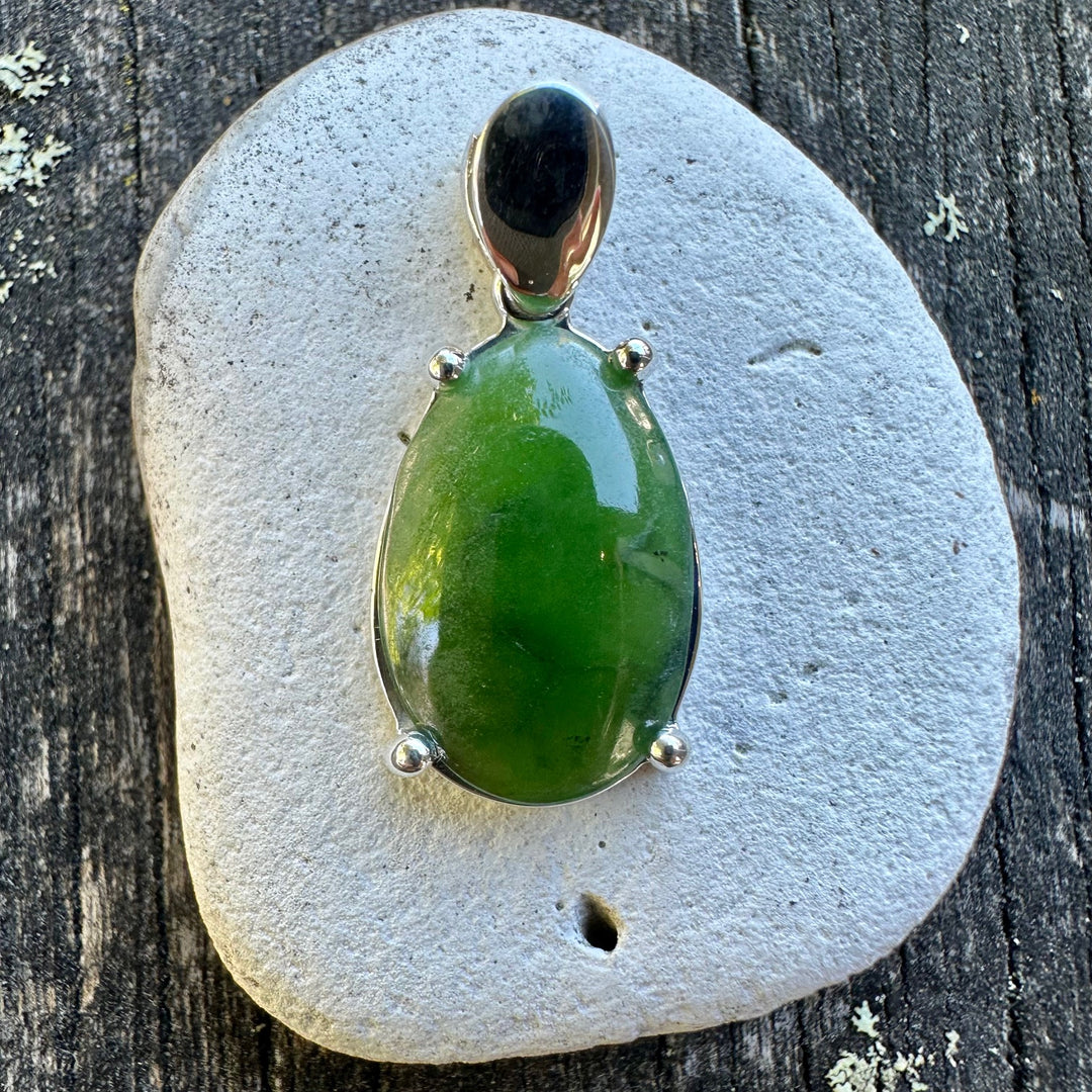 New Zealand greenstone pendant in sterling silver