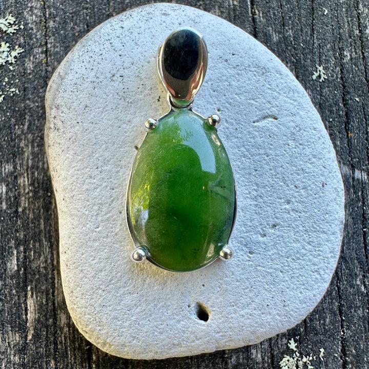 New Zealand greenstone pendant in sterling silver