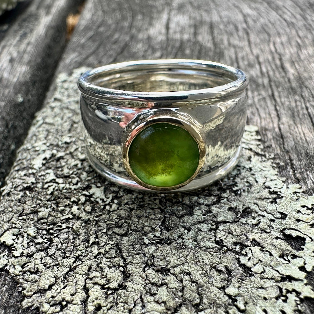 New Zealand greenstone (pounamu) Bella ring