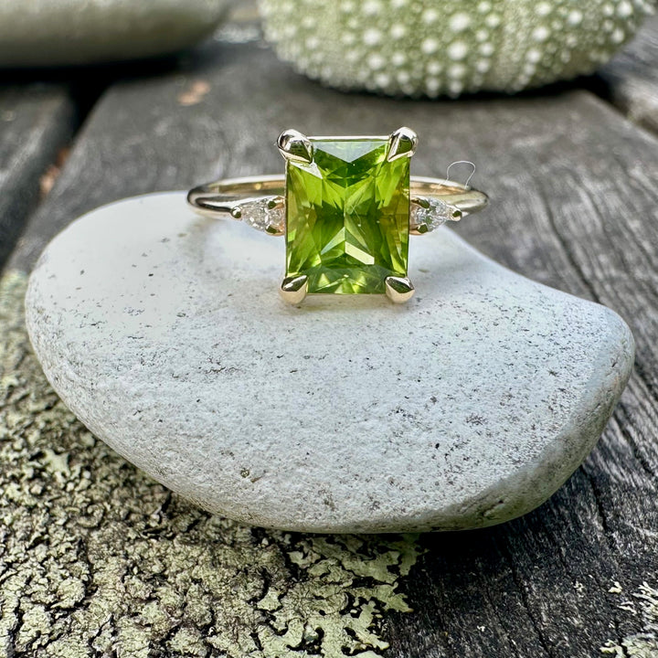 2.41ct Peridot LOLA ring