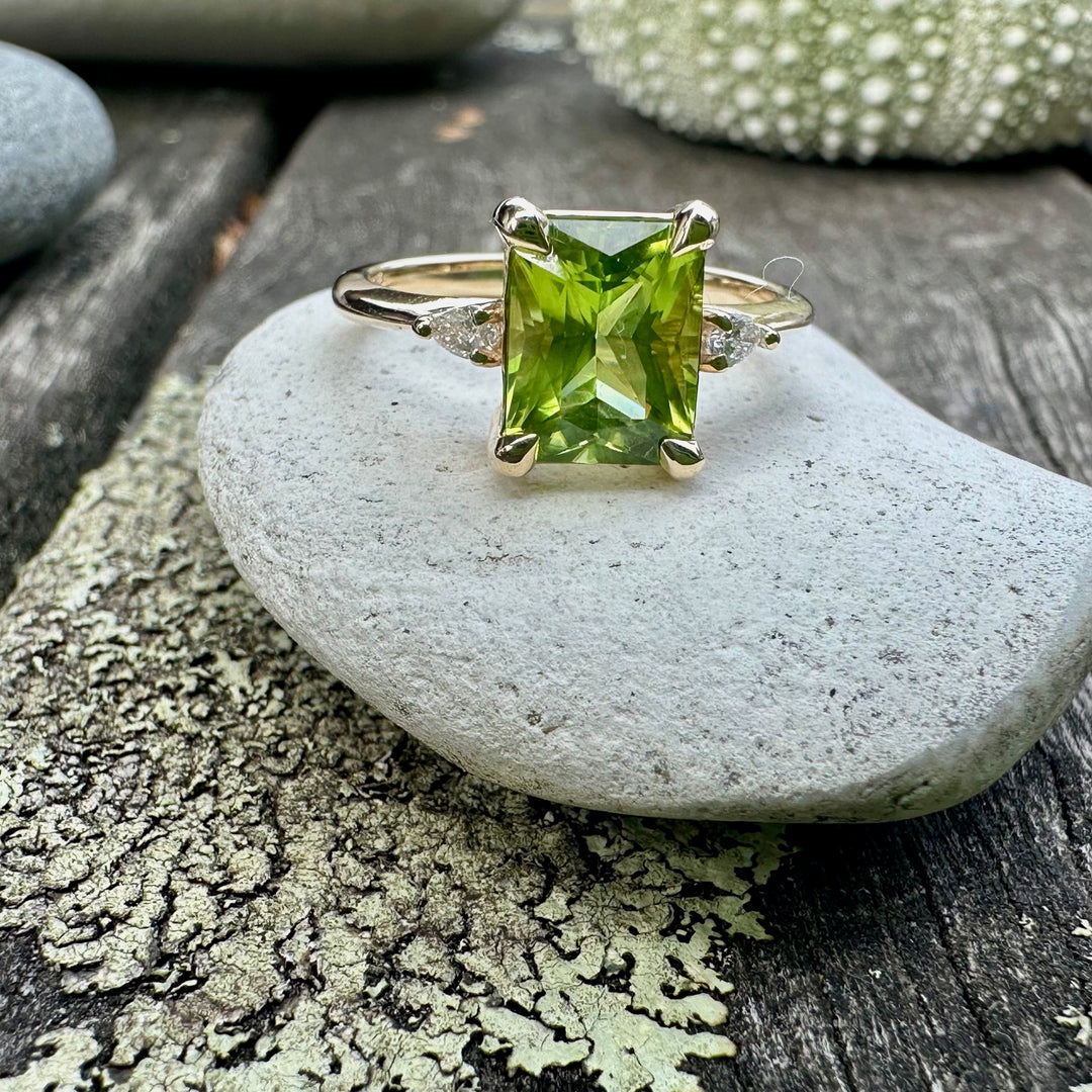 2.41ct Peridot LOLA ring