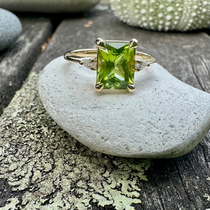 2.41ct Peridot LOLA ring