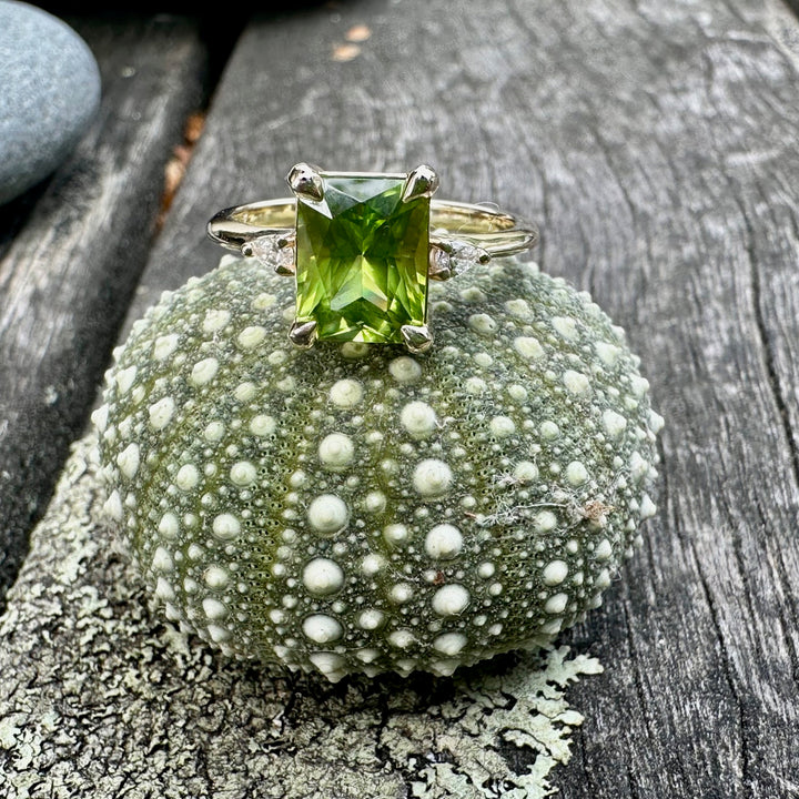 2.41ct Peridot LOLA ring