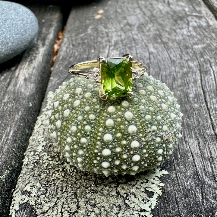 2.41ct Peridot LOLA ring