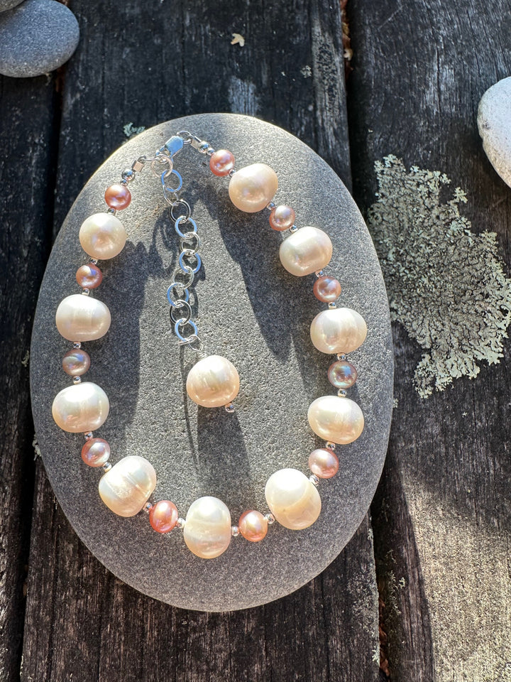 white & pink freshwater pearl bracelet