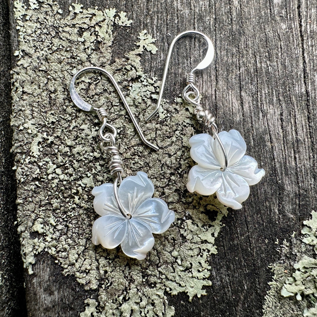 Carved mother of pearl flowers