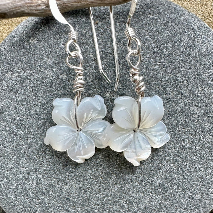 Carved mother of pearl flowers
