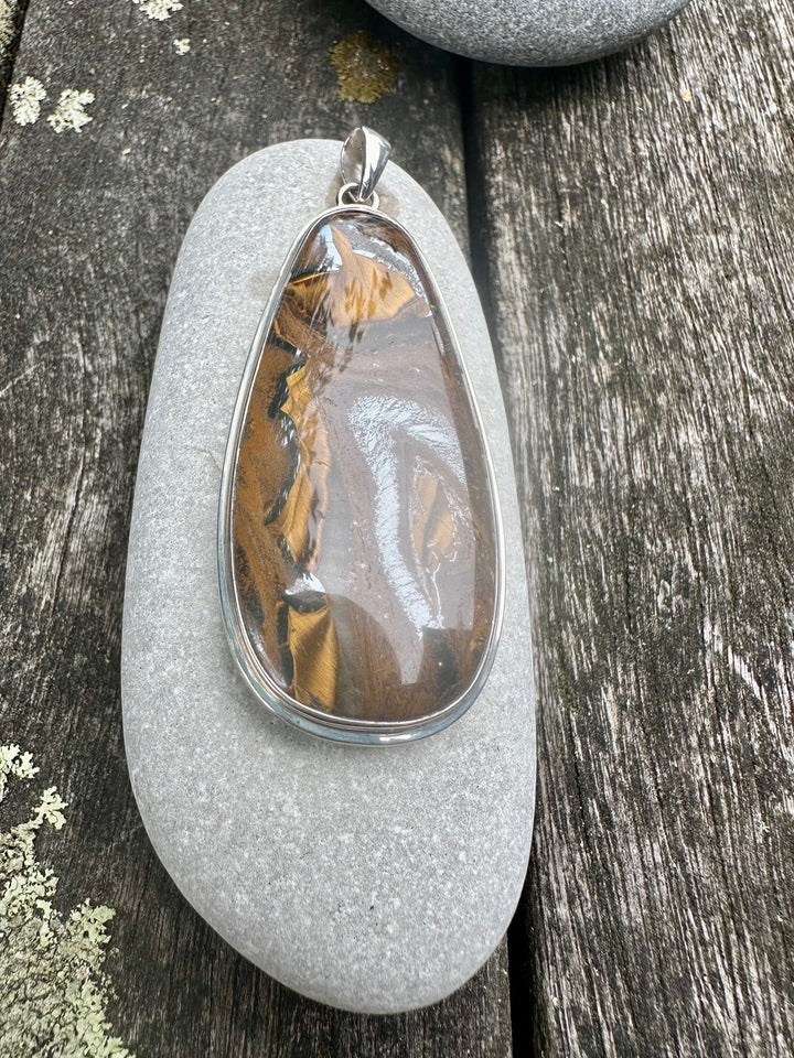 Large tiger iron pendant