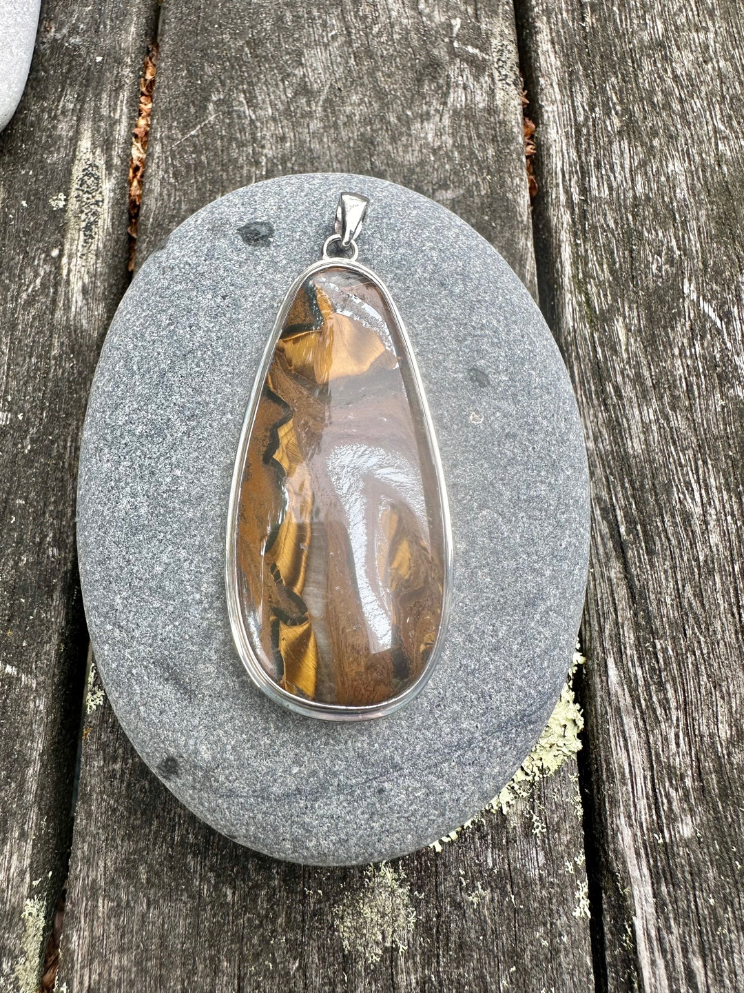 Large tiger iron pendant