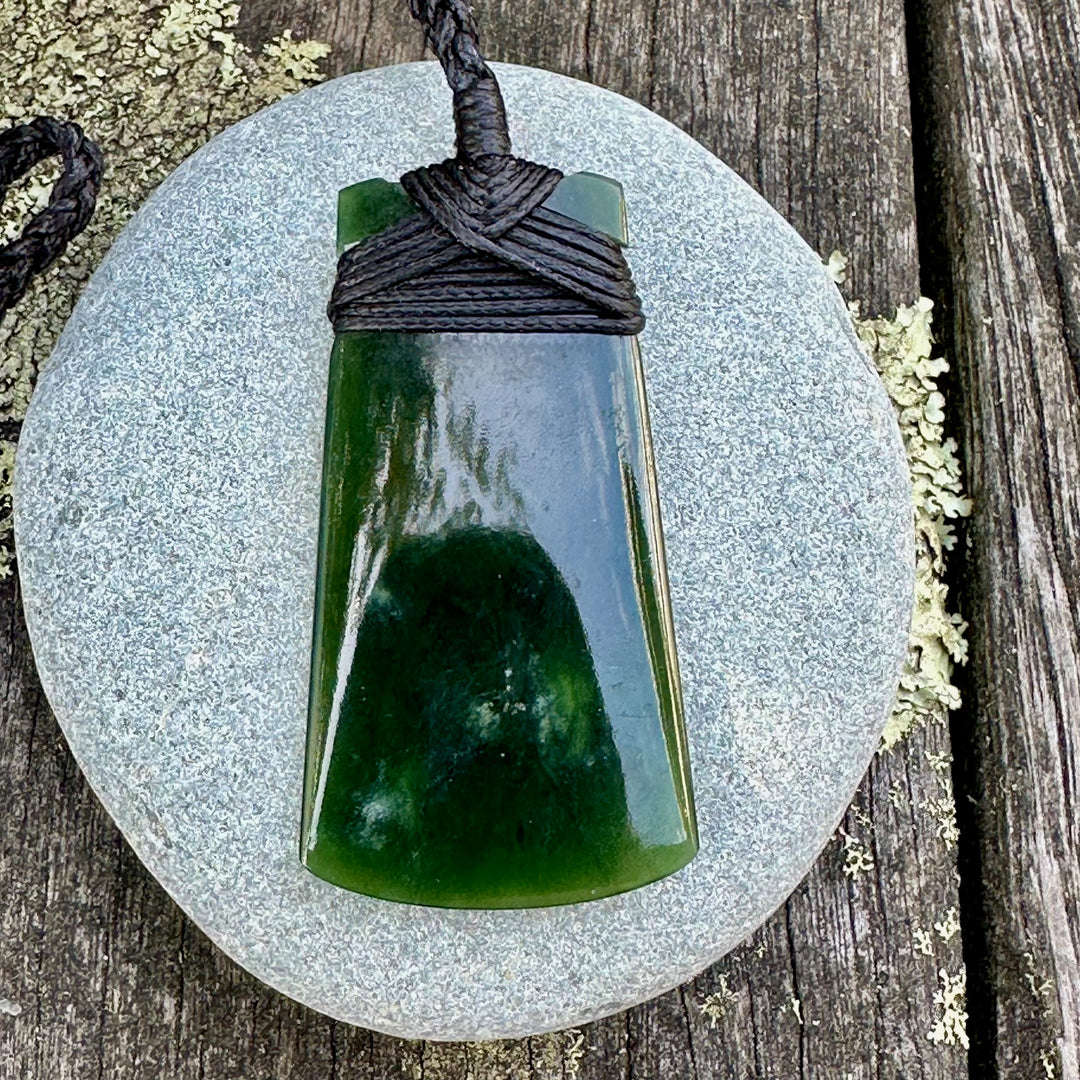 Small dark NZ greenstone toki