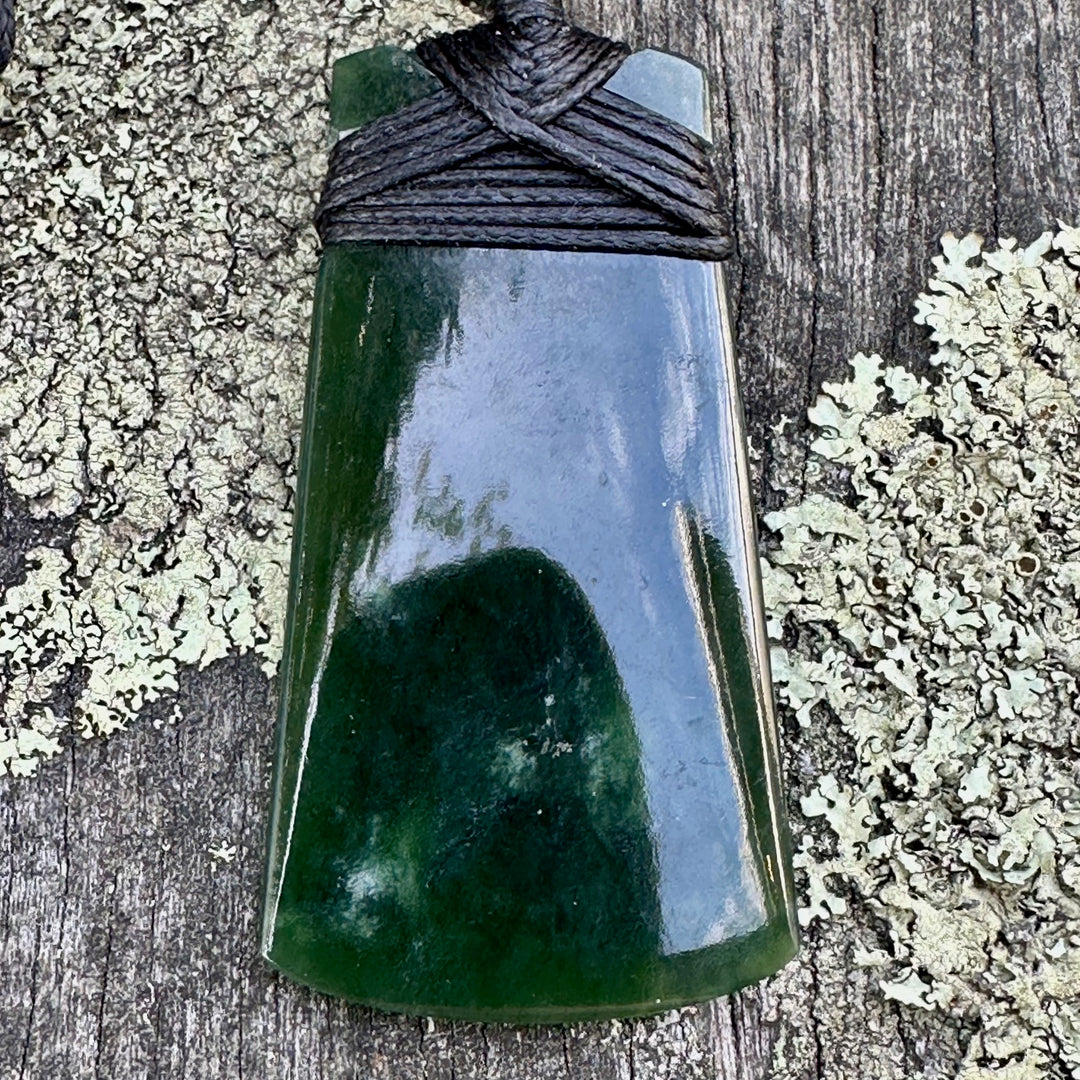 Small dark NZ greenstone toki