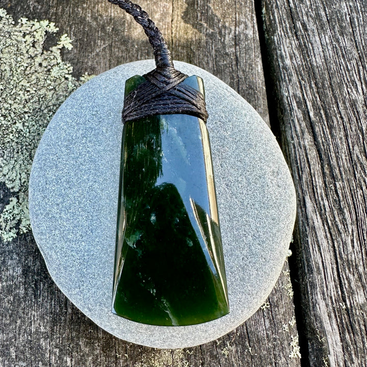 Medium dark NZ greenstone toki