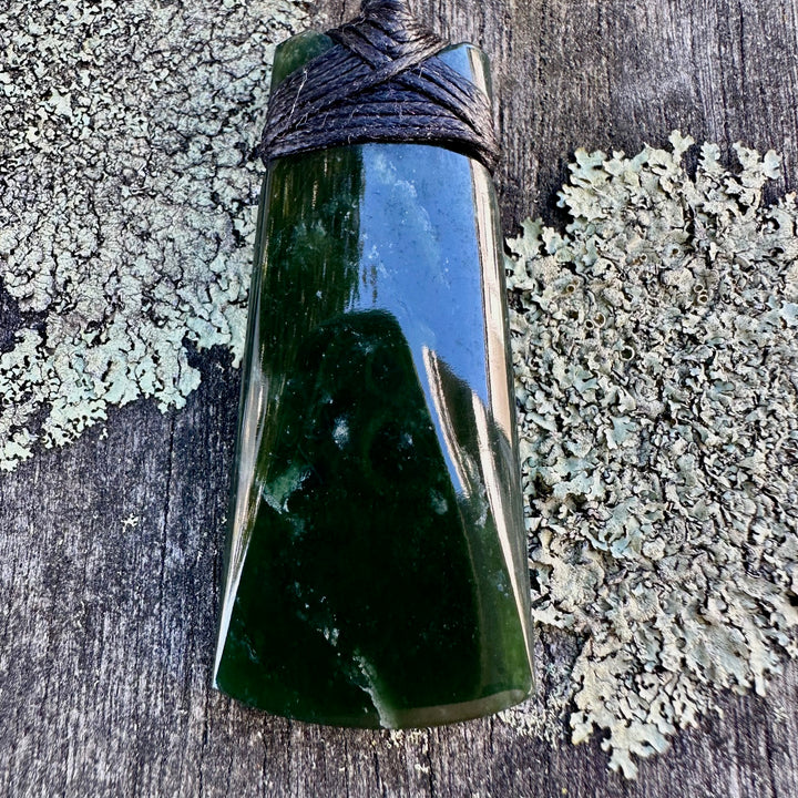 Medium dark NZ greenstone toki