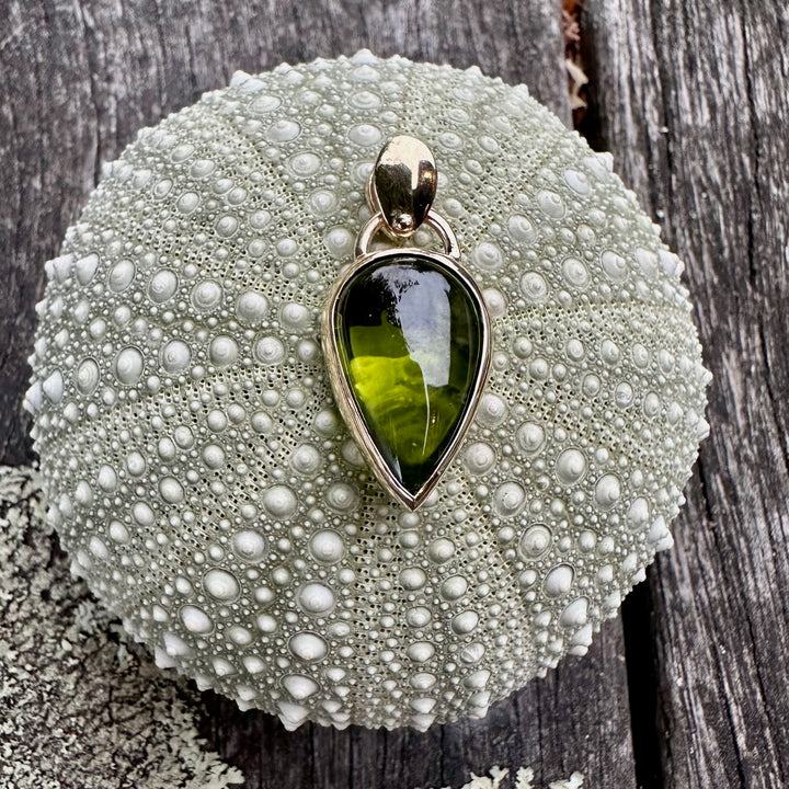 9ct Gold Freeform Peridot pendant