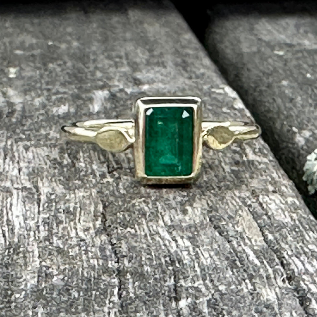Brazilian emerald ring