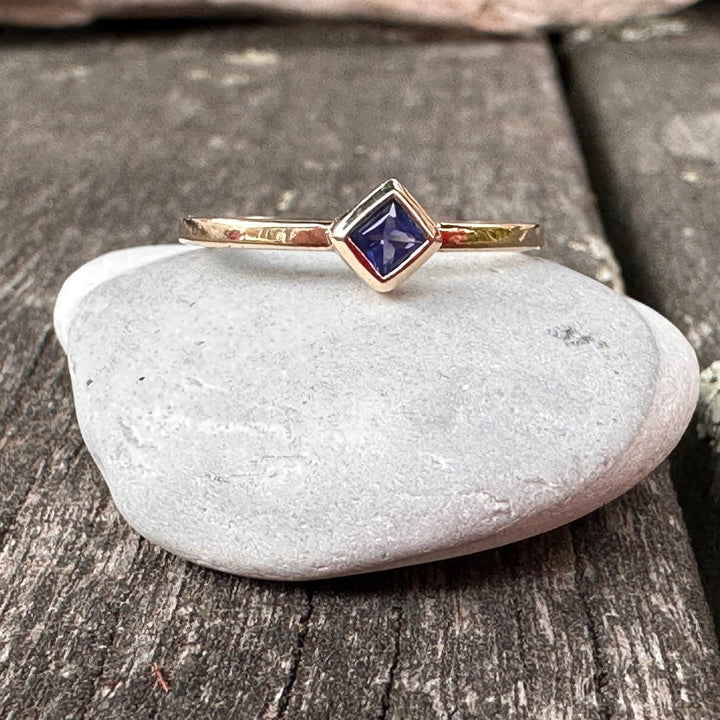Princess cut blue sapphire ring