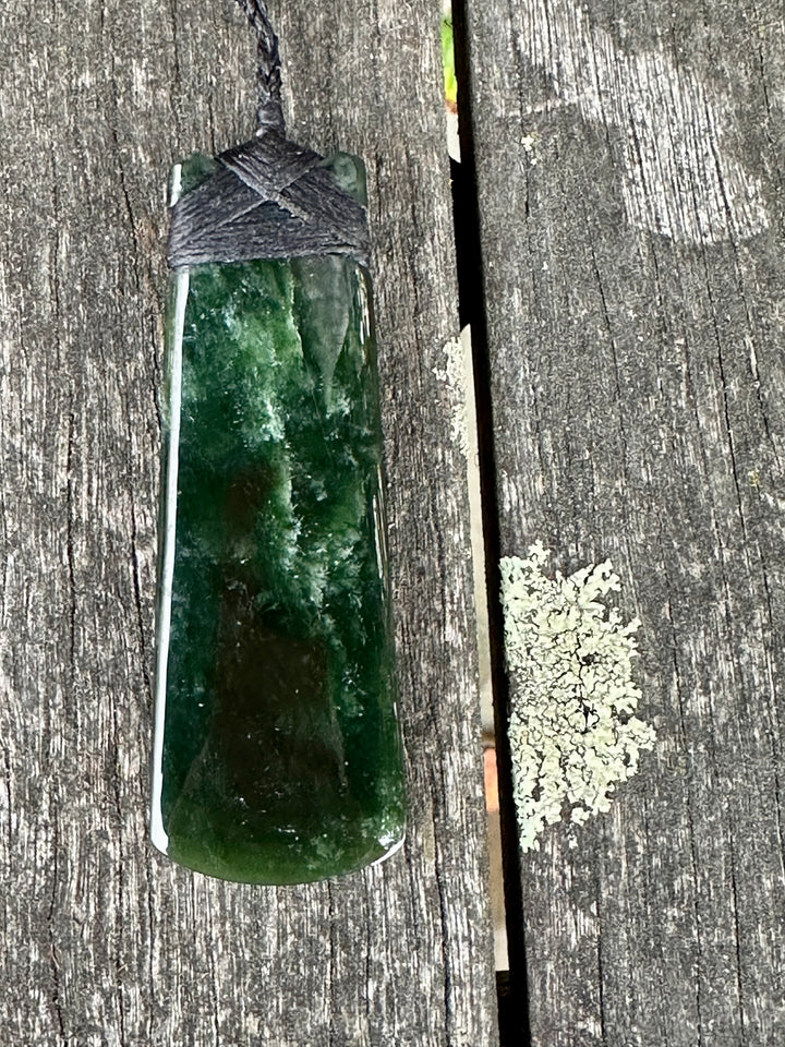 NZ greenstone toki