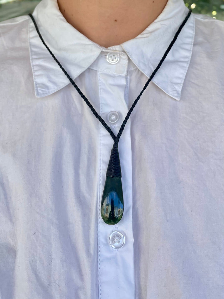 Pepe or small dark NZ greenstone roimata