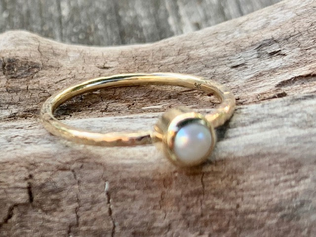 9ct Gold Pearl Ring with Hammered Band