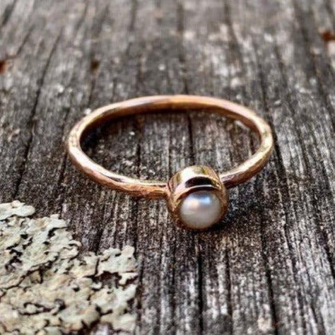 9ct Rose Gold Pearl Ring with Hammered Band