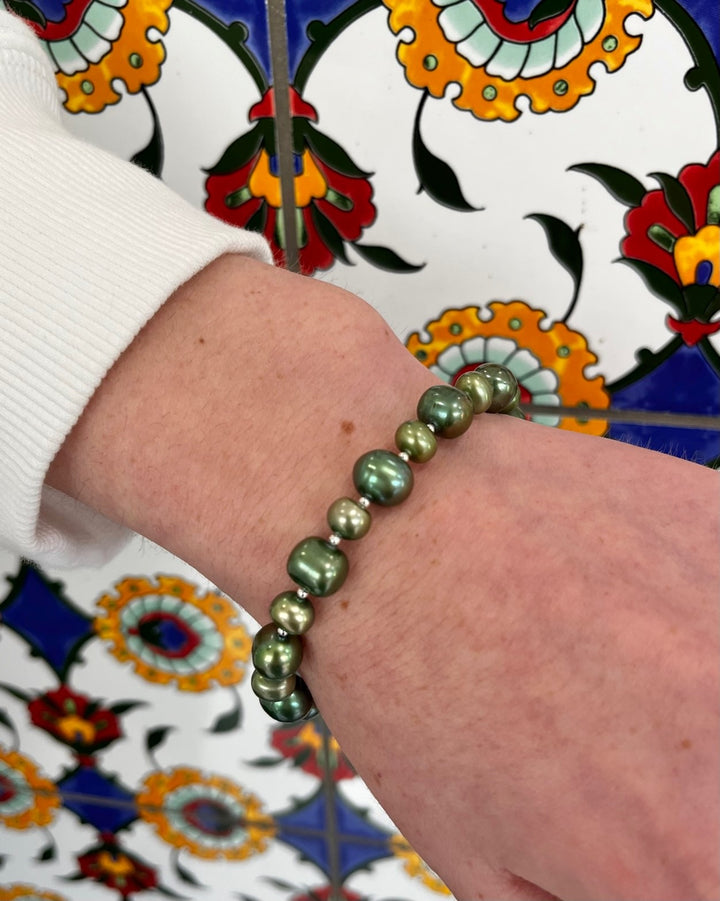 Bright yet dark green freshwater pearl bracelet
