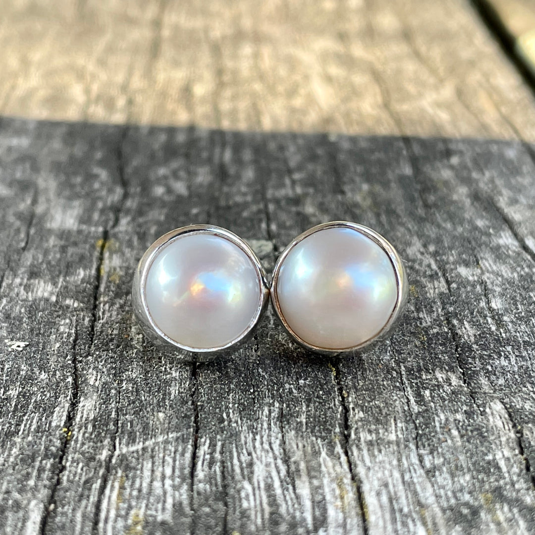 Freshwater pearl earring studs