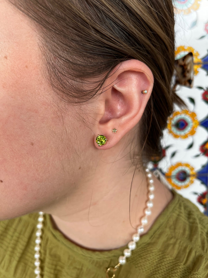 9ct Gold 6mm peridot earring studs