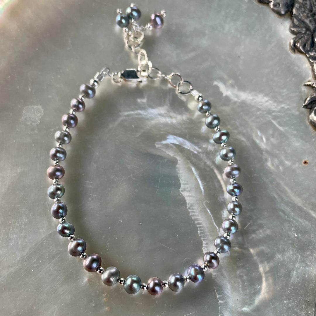Dove grey freshwater pearl bracelet