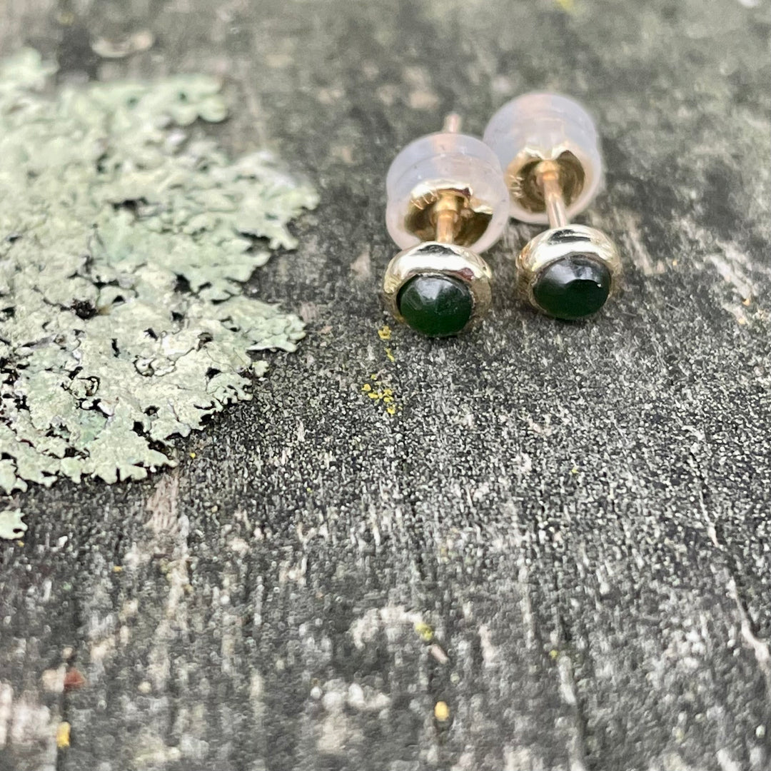 3mm Kahurangi New Zealand greenstone studs, 9ct gold