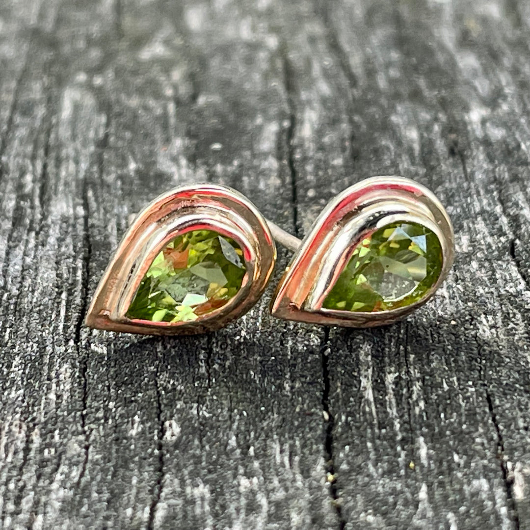 Faceted Peridot Stud Earrings in 9ct Gold