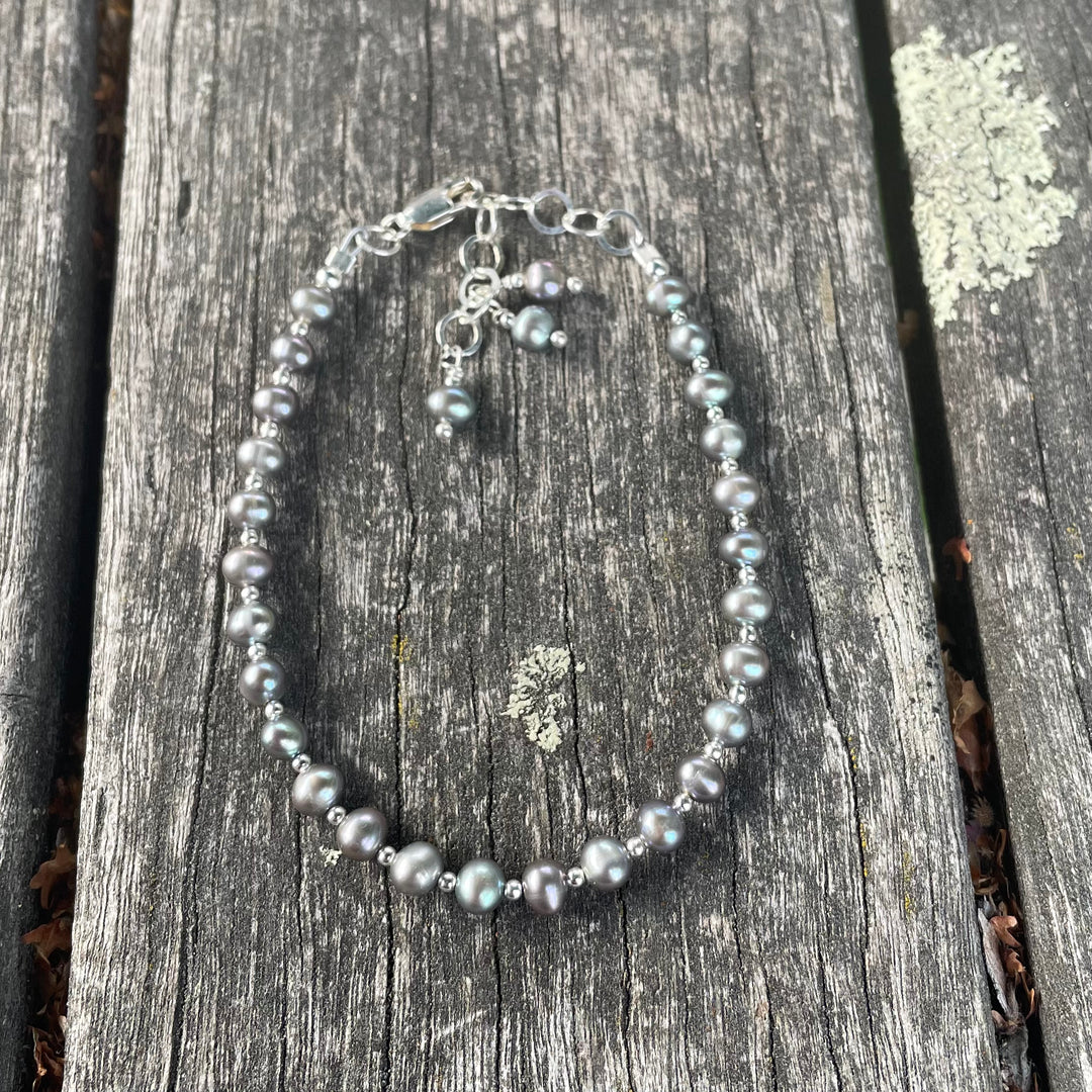 Dove grey freshwater pearl bracelet