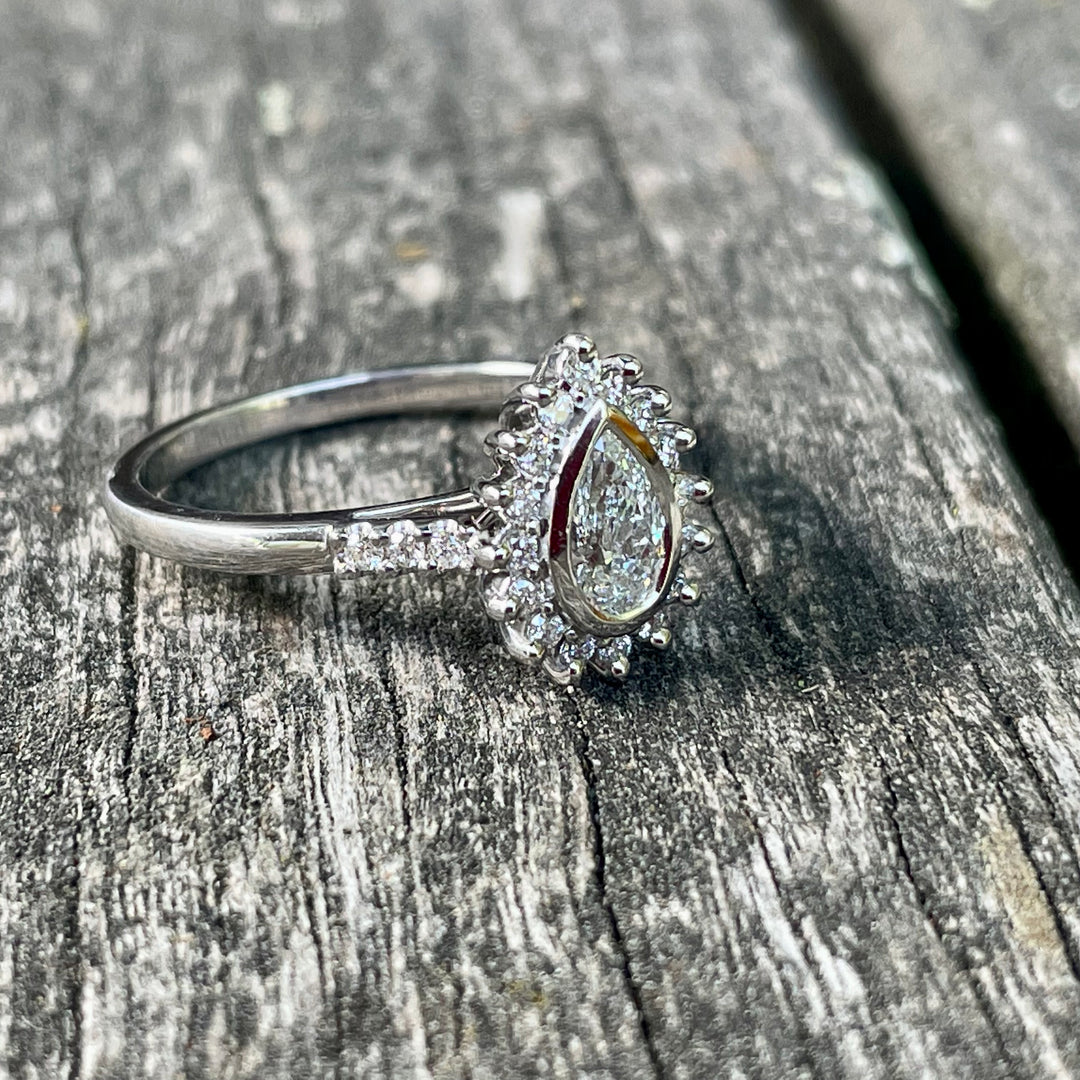 9ct white gold diamond cluster ring deals