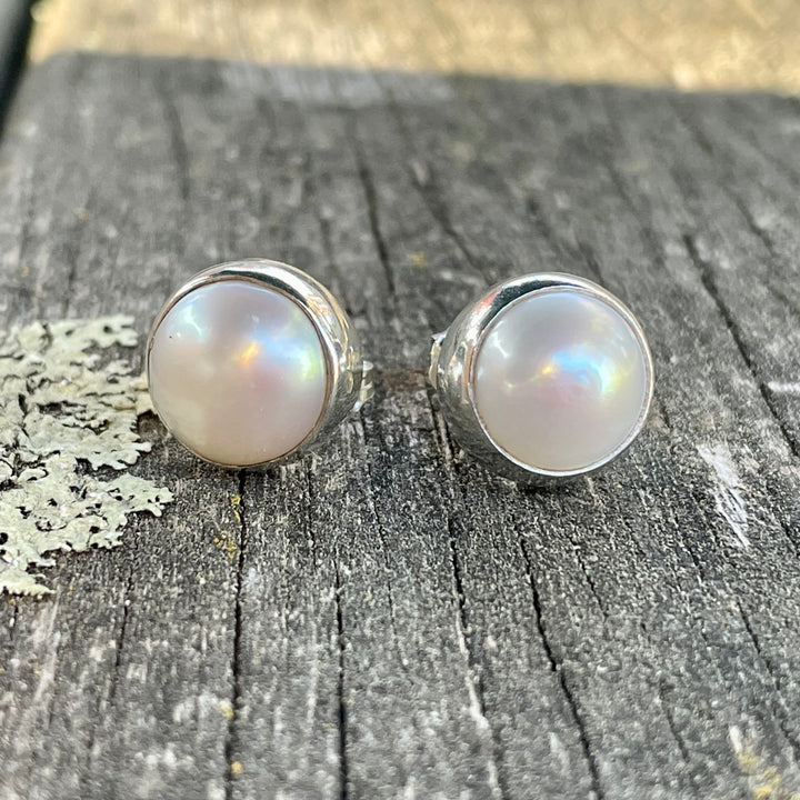 Freshwater pearl earring studs