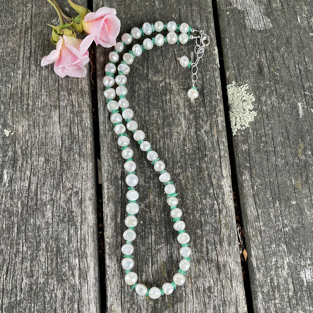 Emerald and freshwater pearl necklace